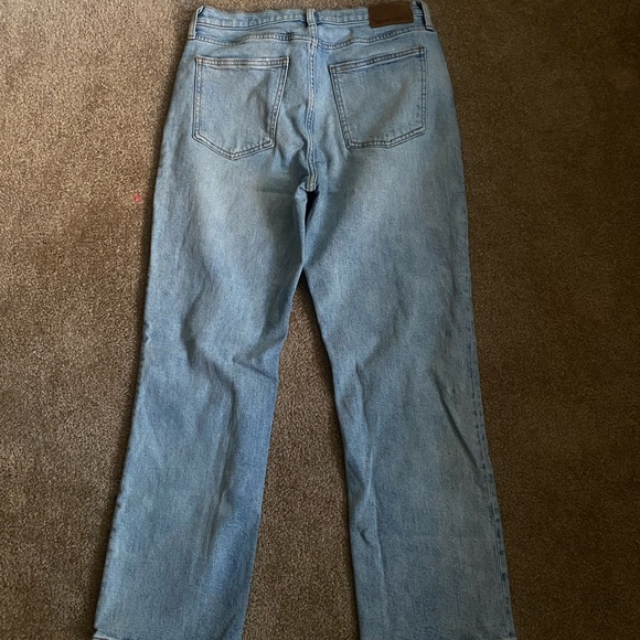 Aritzia Deni Forum 'Arlo' Boyfriend cut ripped jeans - Picture 3 of 5